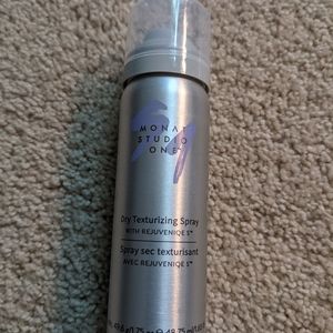 Monat Dry Texturing Spray